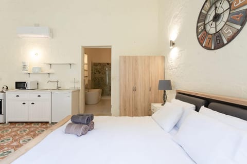 Bed, Bedroom, towels, wardrobe