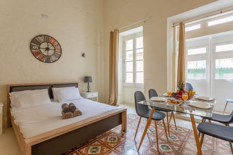 Bed, Seating area, Dining area, Bedroom