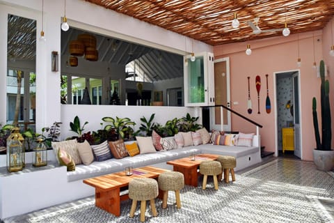 Restaurant/places to eat, BBQ facilities, BBQ facilities, Balcony/Terrace, Seating area