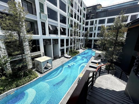 Property building, Day, Pool view, Swimming pool