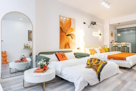 Bed, Photo of the whole room, Seating area, Bedroom