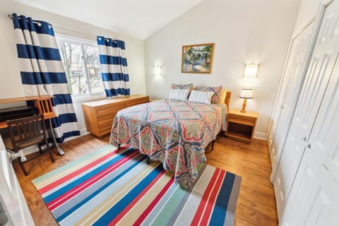 Stylish Notre Dame Condo - Sleeps 6 condo Apartment in South Bend