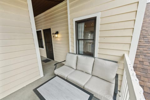 Stylish Notre Dame Condo - Sleeps 6 condo Apartment in South Bend