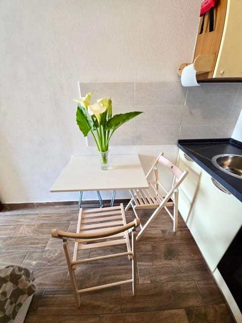 Seating area, Dining area, kitchen