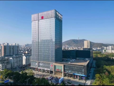Property building, Natural landscape, Bird's eye view, City view, Mountain view, Location, Parking