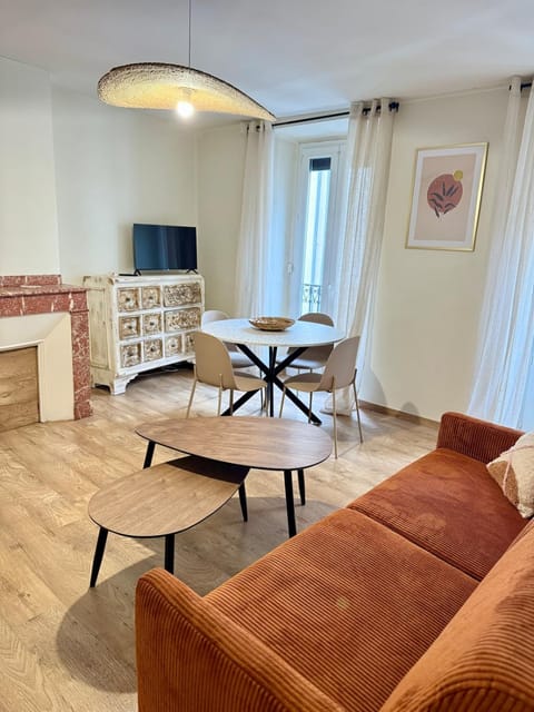 TV and multimedia, Living room, Dining area