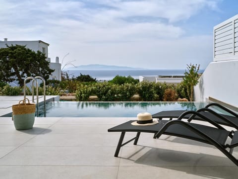 Natural landscape, View (from property/room), Sea view, Swimming pool, sunbed