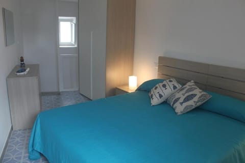 Bed, Photo of the whole room, wardrobe