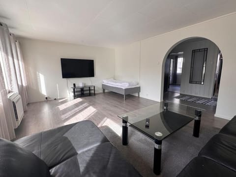 Bed, Living room