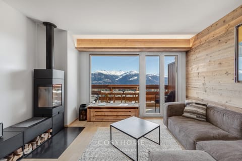 Natural landscape, TV and multimedia, Living room, Seating area, Mountain view
