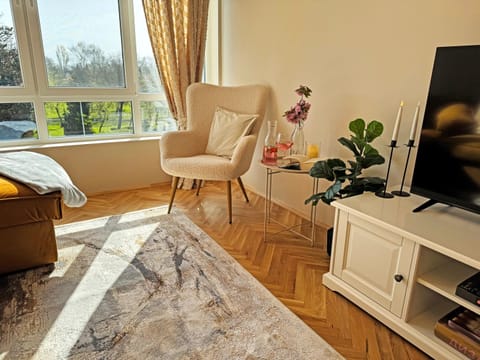 Communal lounge/ TV room, Seating area