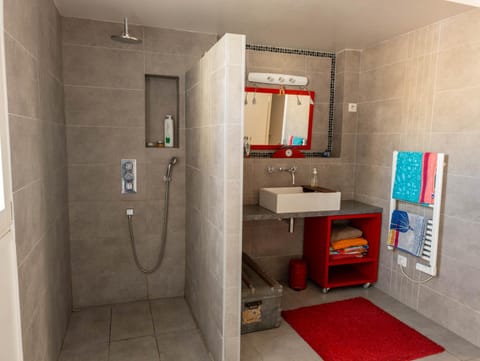 Shower, Bathroom, towels