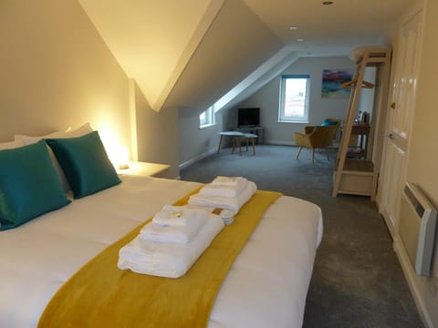 Bed, Bedroom, towels, wardrobe