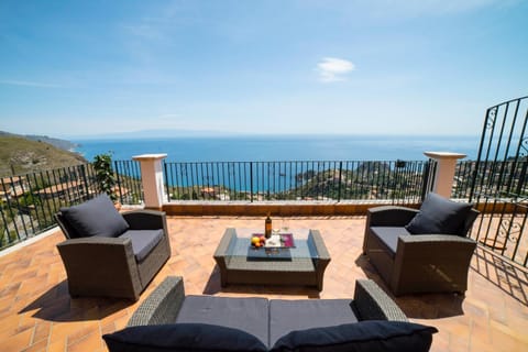 Patio, Decorative detail, Evening entertainment, City view, Mountain view, Sea view