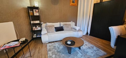 Kitchen or kitchenette, Living room, Seating area, wardrobe, Internal: Not applicable to any particular room