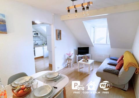TV and multimedia, Kitchen or kitchenette, Living room, Dining area