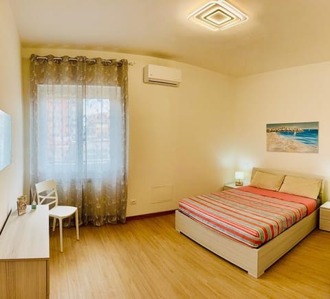 Bed, Bedroom, air conditioner