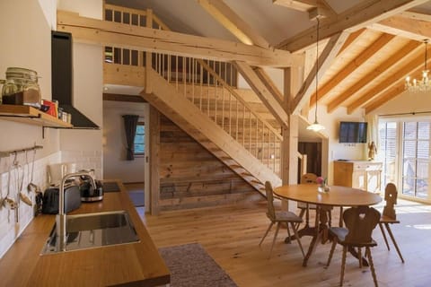 TV and multimedia, Kitchen or kitchenette, Living room, Seating area, Dining area