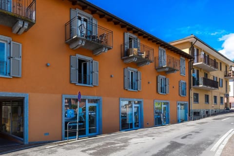 Property building, Day, Neighbourhood, Street view