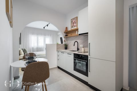 Kitchen or kitchenette, Dining area, dishwasher, oven, stove