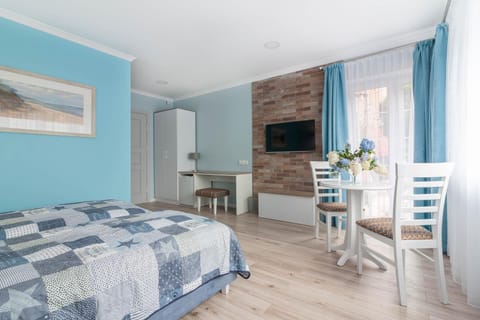 Bed, Photo of the whole room, Seating area