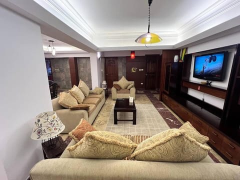 Communal lounge/ TV room, TV and multimedia, Living room, Seating area, Evening entertainment
