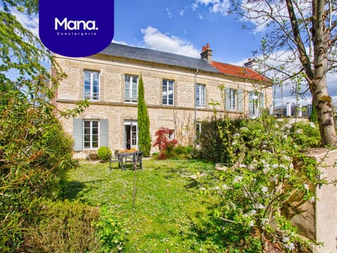 Property building, Day, Natural landscape, Garden, Garden view