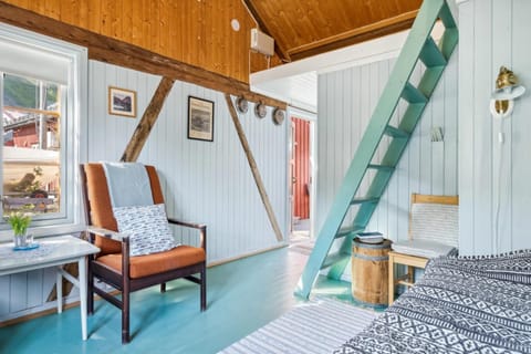 Bed, Living room, Photo of the whole room, Seating area