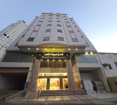Property building, Facade/entrance, Day