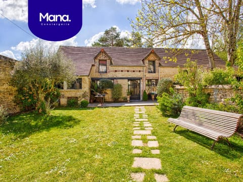 Property building, Spring, Day, Natural landscape, Garden, Garden view