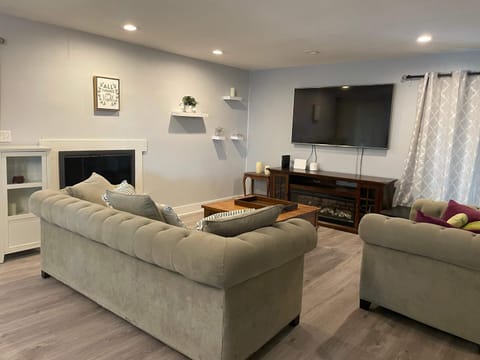 5 Bedroom House with fabulous mountain views House in Hacienda Heights