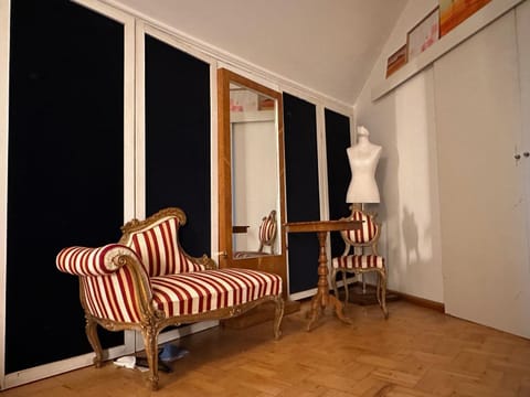 Photo of the whole room, wardrobe