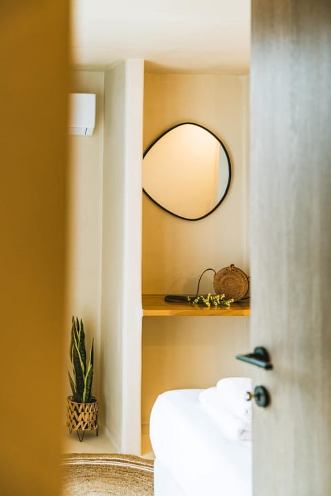 Bed, Bedroom, towels, air conditioner