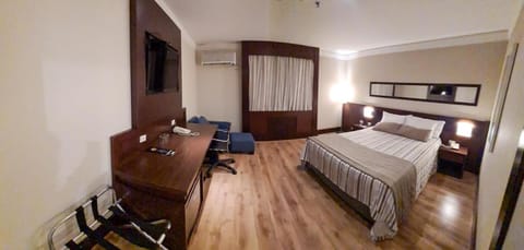 Bed, TV and multimedia, Photo of the whole room, Bedroom, wardrobe, air conditioner