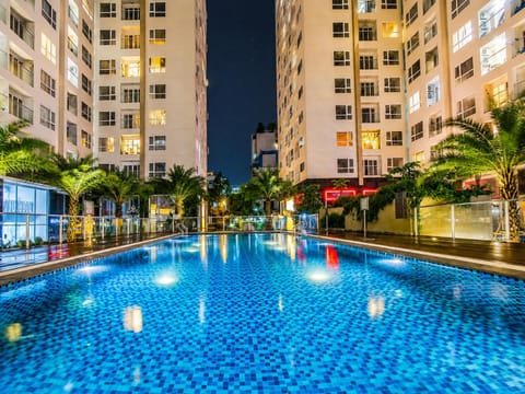 Property building, Night, Pool view, Location, sunbed
