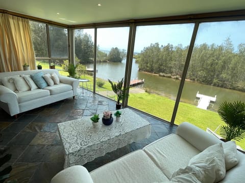 Patio, Natural landscape, Balcony/Terrace, Living room, Seating area, Garden view, Lake view