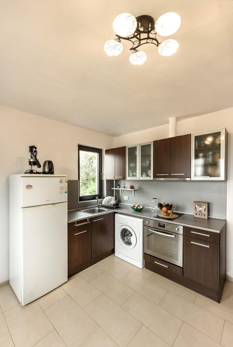 Kitchen or kitchenette, oven