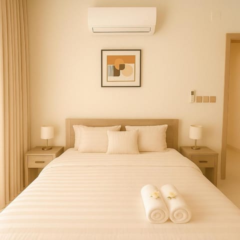 Bed, Photo of the whole room, Bedroom, towels, air conditioner