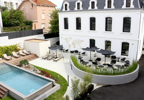 Property building, Facade/entrance, Bird's eye view, Pool view