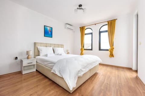 Photo of the whole room, Bedroom, towels, air conditioner