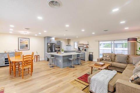 Luxury Retreat Near Hard Rock House in Miami Gardens