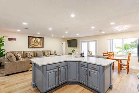 Luxury Retreat Near Hard Rock House in Miami Gardens