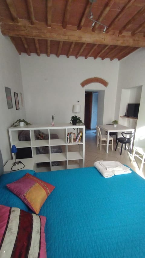 Bed, Living room, Photo of the whole room, Seating area, Dining area, Bedroom