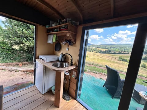 Day, Natural landscape, Garden, Horse-riding, View (from property/room), Kitchen or kitchenette, pet friendly