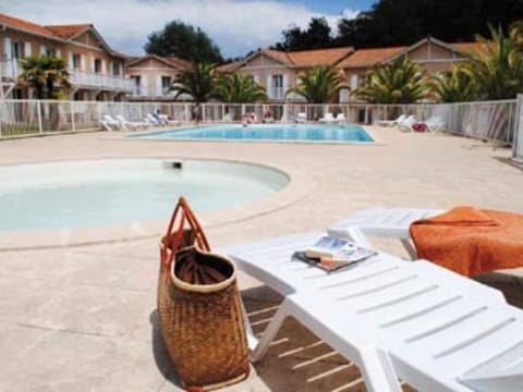 Swimming pool, sunbed