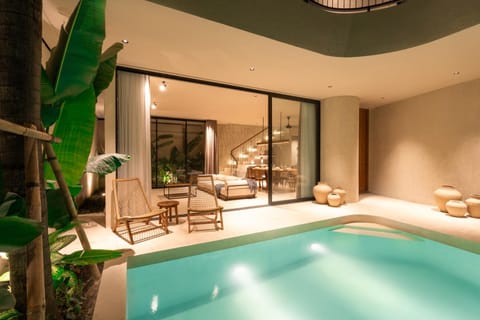 Balcony/Terrace, Pool view, Swimming pool, Swimming pool, sunbed
