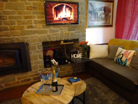 Living room, Seating area, Drinks