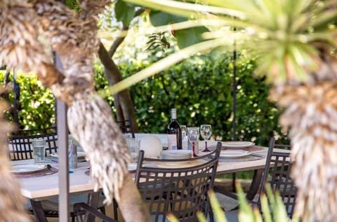 Patio, Restaurant/places to eat, Spring, Day, Garden, Garden view