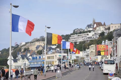 Neighbourhood, City view, Location