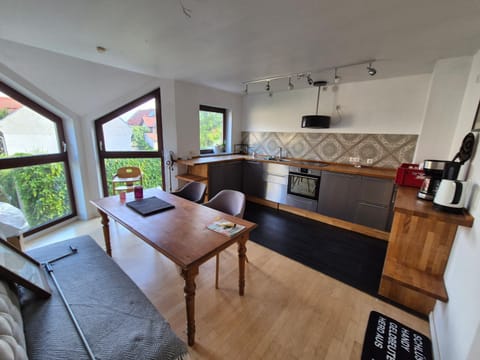 Kitchen or kitchenette, Dining area, pet friendly, stove, toaster